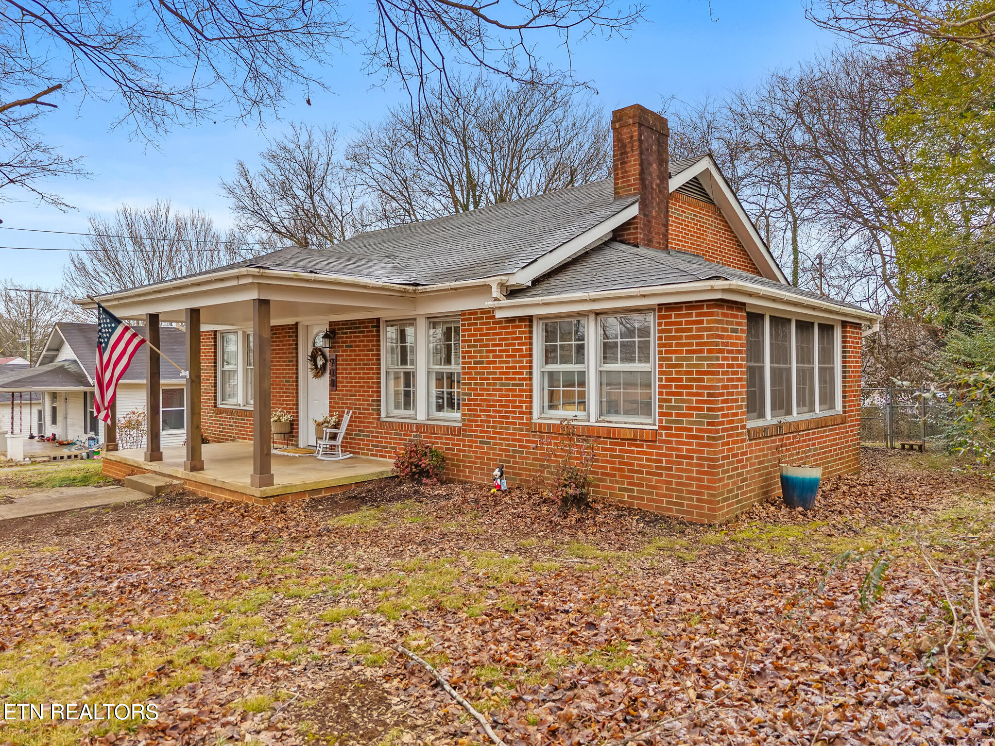 908 East Madison Avenue Athens, TN 37303 - Photo 2 of 40 908 East Madison-21