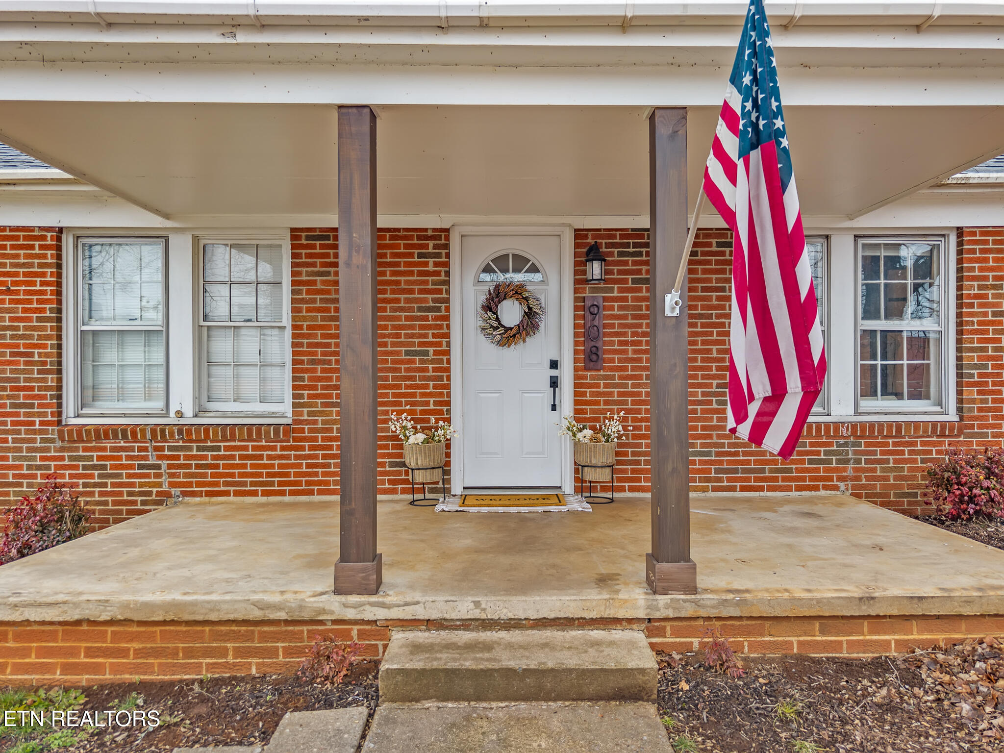 908 East Madison Avenue Athens, TN 37303 - Photo 3 of 40 908 East Madison-35