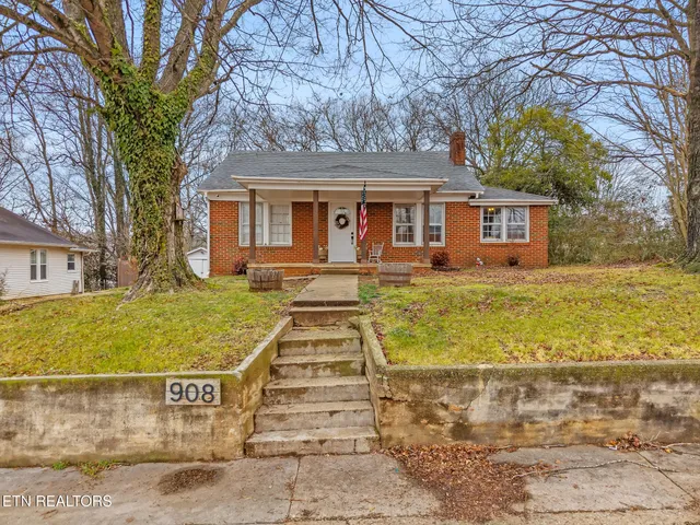 $239,900 | 908 East Madison Avenue, Athens, TN 37303
