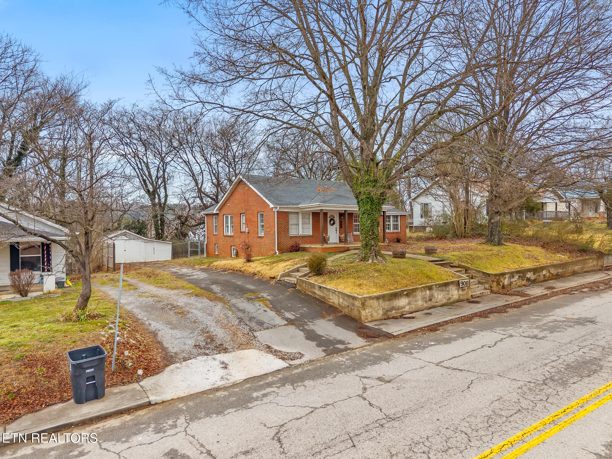 908 East Madison Avenue Athens, TN 37303 - Photo 37 of 40 908 East Madison-23