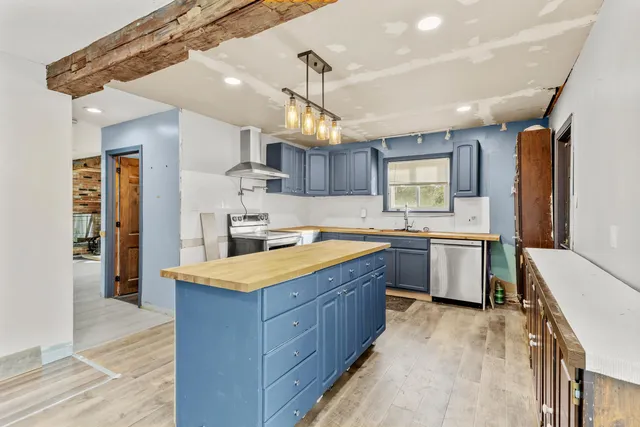 $319,900 | 128 Roberts Hill Road, Claremont, NH 03743