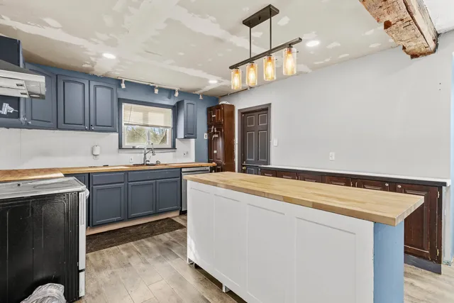 $319,900 | 128 Roberts Hill Road, Claremont, NH 03743