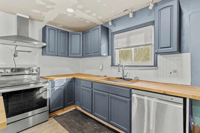 $319,900 | 128 Roberts Hill Road, Claremont, NH 03743