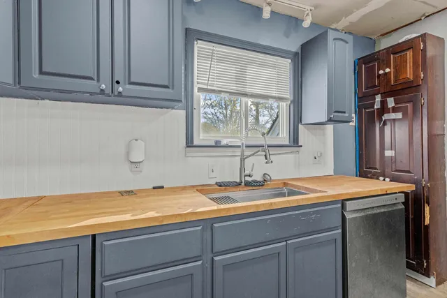 $319,900 | 128 Roberts Hill Road, Claremont, NH 03743