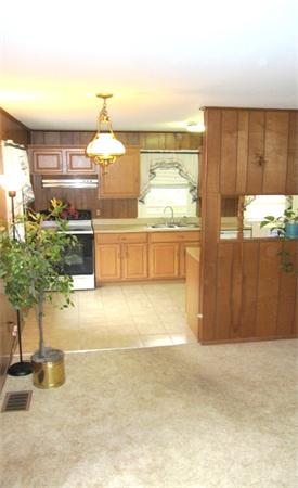 18 Robin Road Westborough, MA 01581 - Photo 4 of 15 a bathroom with a tub