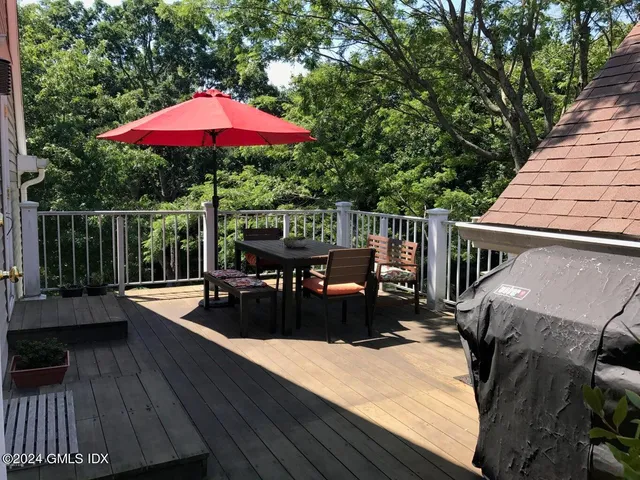 a view of a pathway of a house with entryway