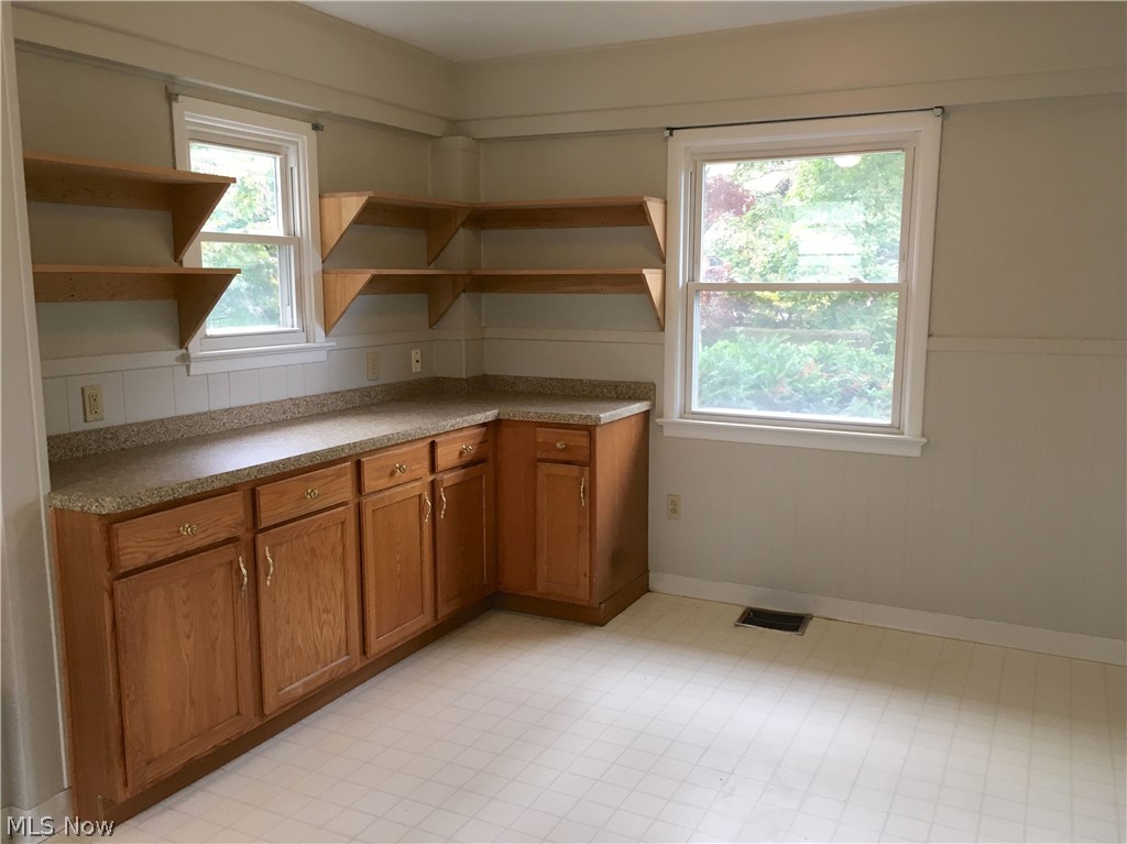 2972 Somerton Road Cleveland, OH 44118 - Photo 8 of 26 Gallery Image 8