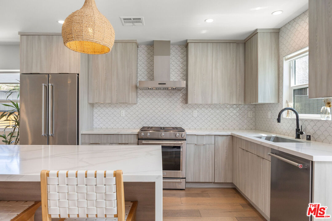 3925 Alla Road Los Angeles, CA 90066 - Photo 8 of 41 Gallery Image 8