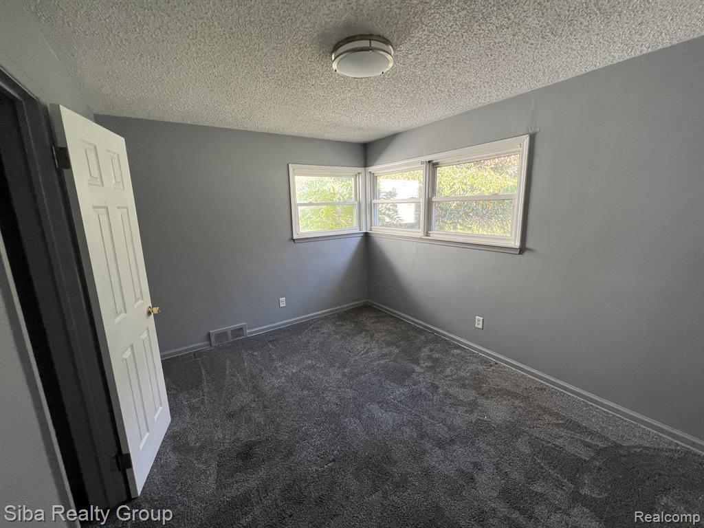 20005 Kinloch Street Redford, MI 48240 - Photo 8 of 22