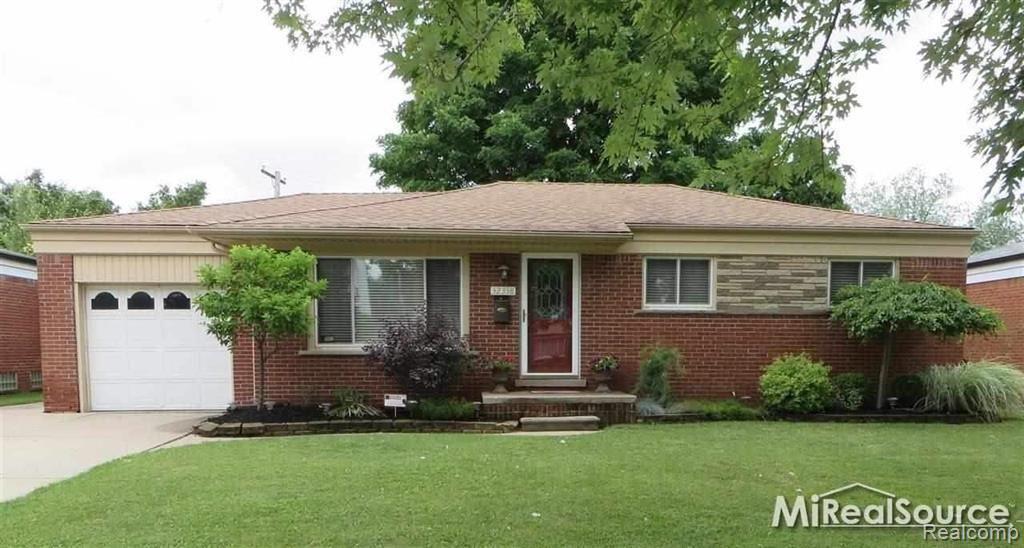 32338 Kelly Road Roseville, MI 48066 - Photo 1 of 16 1.JPG