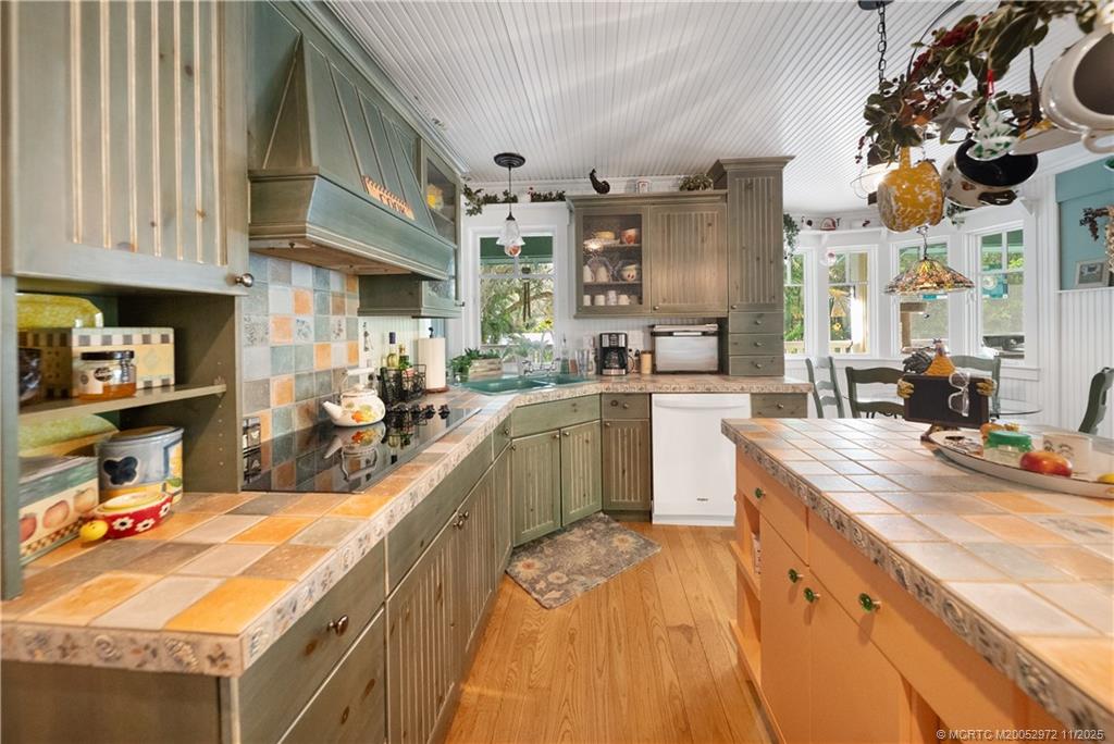 12 Oak Hill Way Stuart, FL 34996 - Photo 19 of 63 a large kitchen with stainless steel appliances lots of counter top space