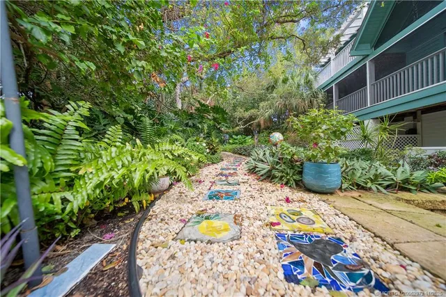 $1,600,000 | 12 Oak Hill Way, Stuart, FL 34996