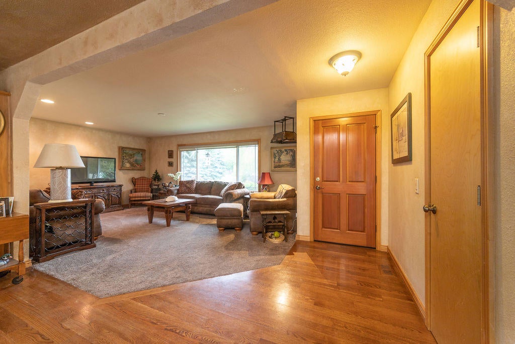 61860 Pettigrew Road Bend, OR 97702 - Photo 14 of 27 PhotoMyListing-5