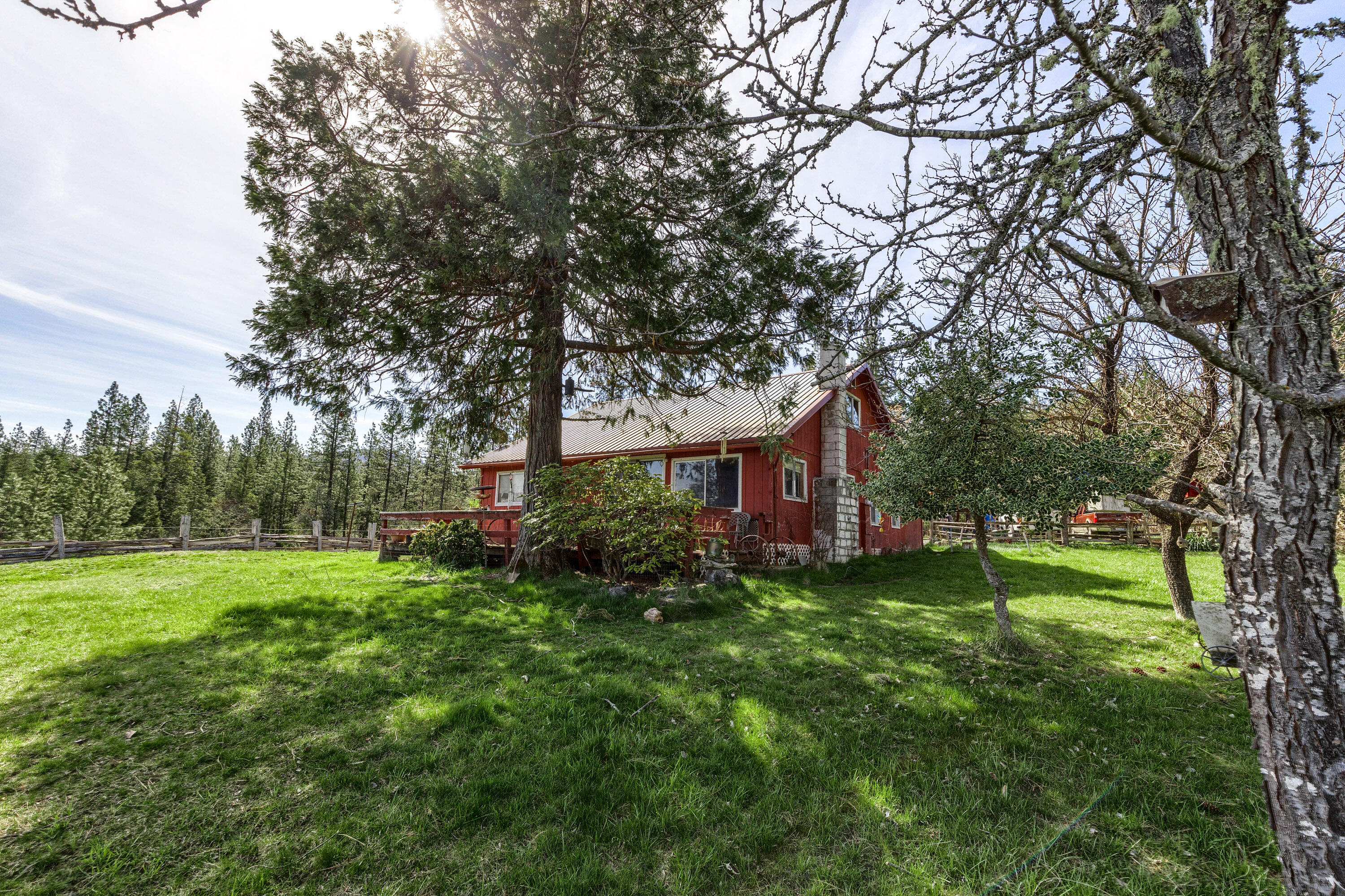 2150 North Obenchain Road Eagle Point, OR 97524 - Photo 31 of 69 a view of a house with a yard