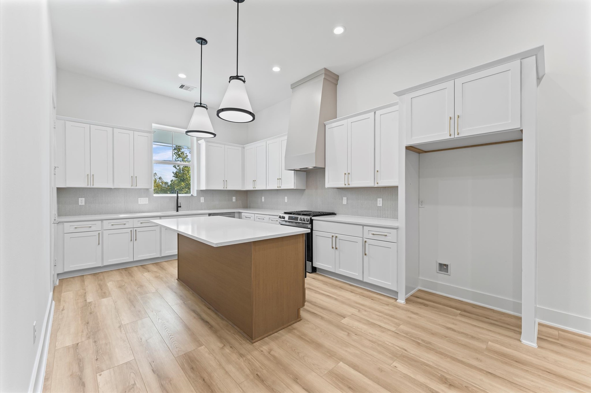4129 De George Street Houston, TX 77009 - Photo 2 of 46 Kitchen