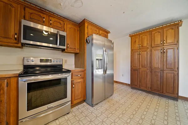 $720,000 | 100 School Street, Salem, NH 03079