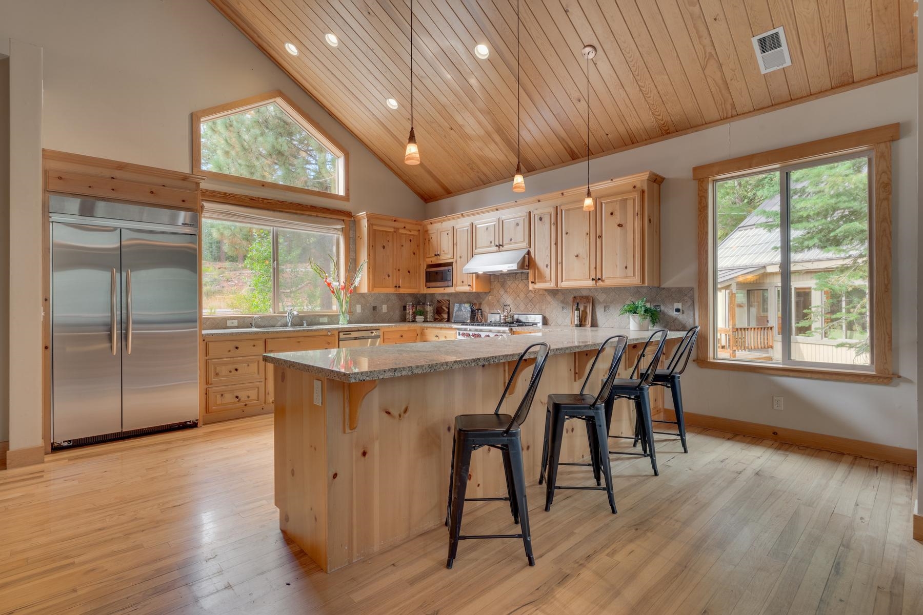 11539 Kitzbuhel Road Truckee, CA 96161 - Photo 4 of 28 Gallery Image 4