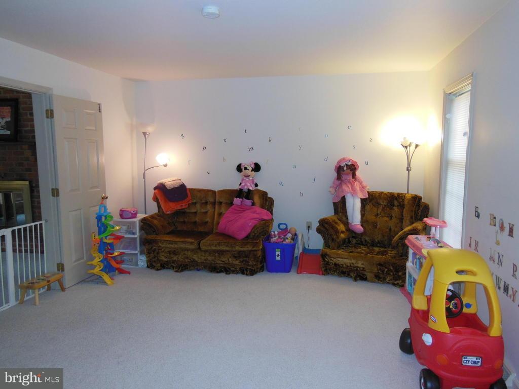 2729 Spring Valley Road Lancaster, PA 17601 - Photo 4 of 32 Gallery Image 4