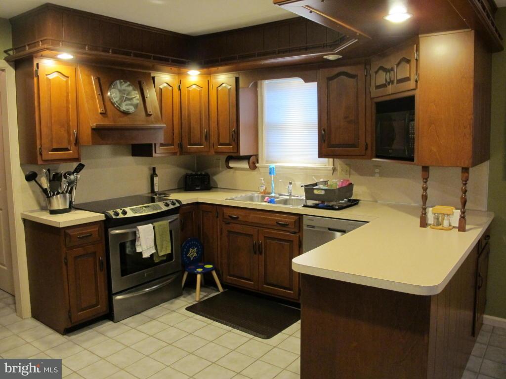 2729 Spring Valley Road Lancaster, PA 17601 - Photo 9 of 32 Gallery Image 9