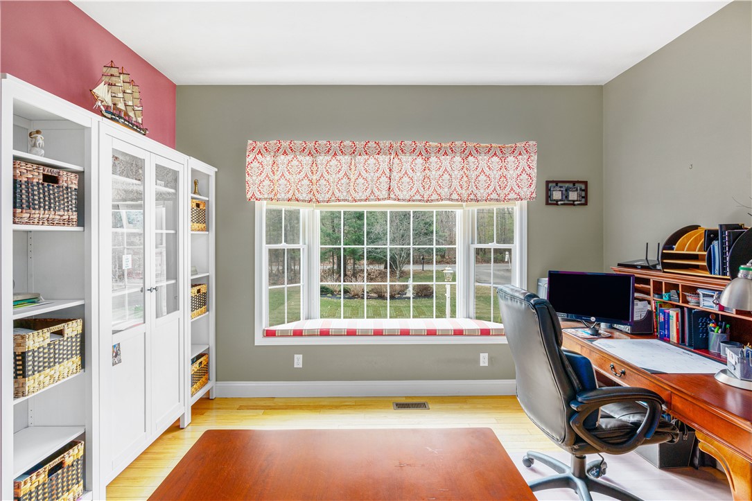 197 Chocolog Road Uxbridge, MA 01569 - Photo 13 of 32 Gallery Image 13