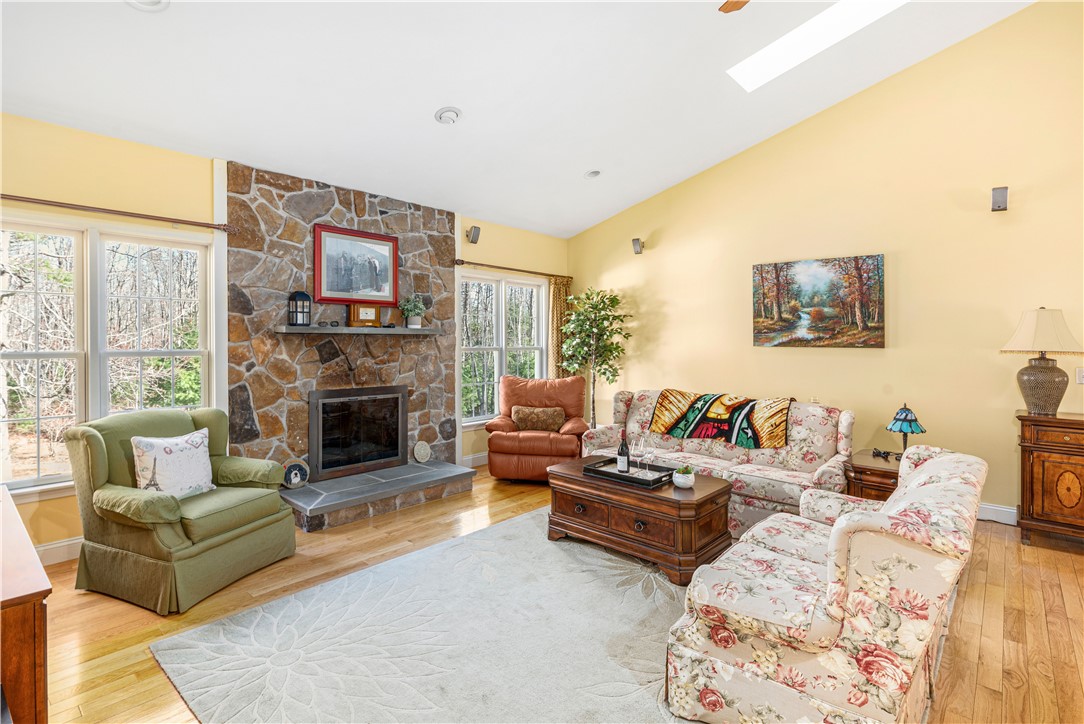 197 Chocolog Road Uxbridge, MA 01569 - Photo 8 of 32 Gallery Image 8