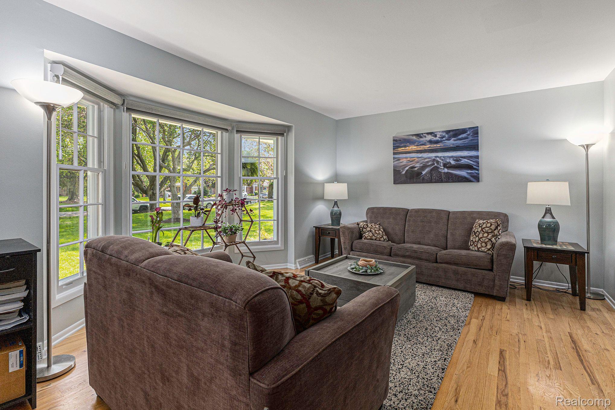 6977 Dublin Fair Road Troy, MI 48098 - Photo 14 of 42 LIVINGROOM