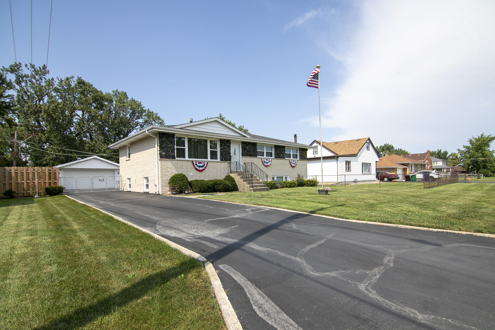 7416 South Octavia Avenue Bridgeview, IL 60455 - Photo 2 of 24 Gallery Image 2