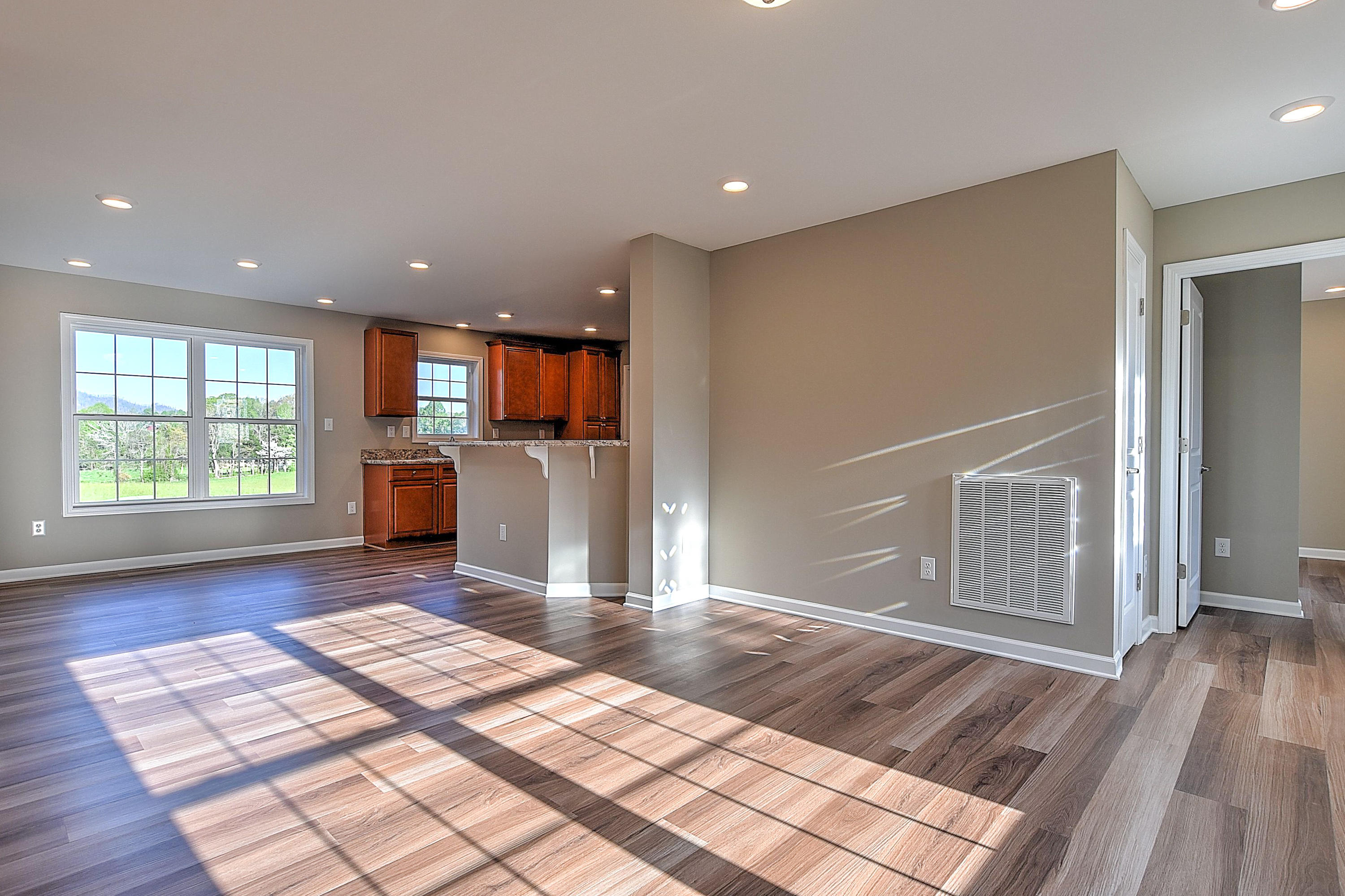 150 Carr Lane Fall Branch, TN 37656 - Photo 4 of 33 150 Carr Ln-6