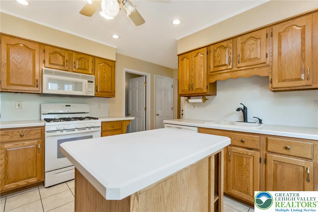 268 Apollo Drive Bethlehem, PA 18017 - Photo 14 of 56