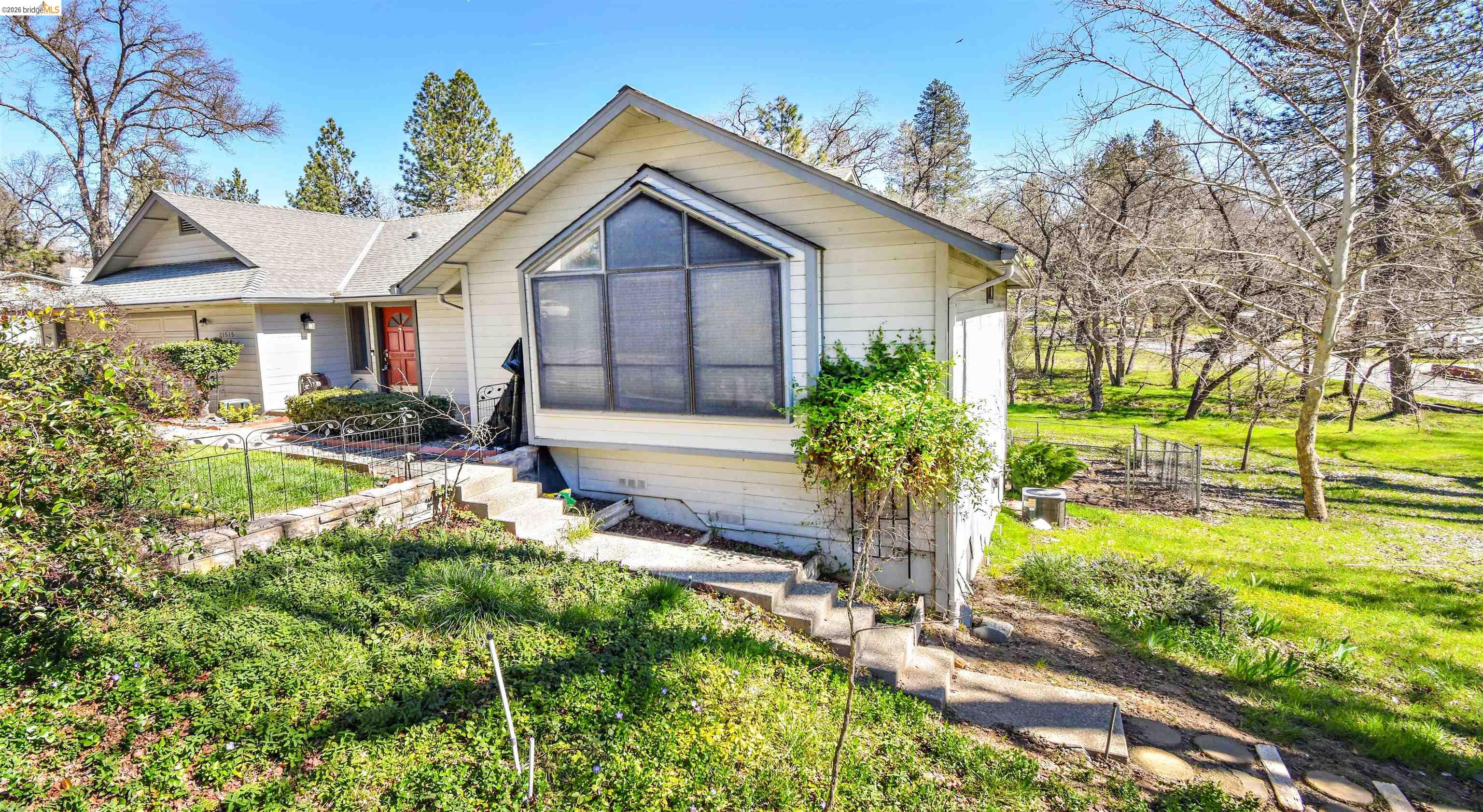 21515 Bellview Creek Road Sonora, CA 95370 - Photo 3 of 31 View of front of property with a front yard