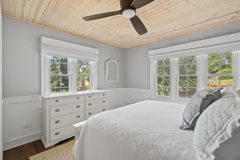 $949,000 | 837 Van Slyke Drive, Fontana, WI 53125