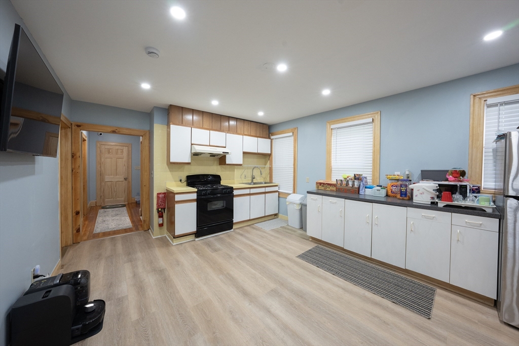 162 Glendale Road Quincy, MA 02169 - Photo 4 of 14