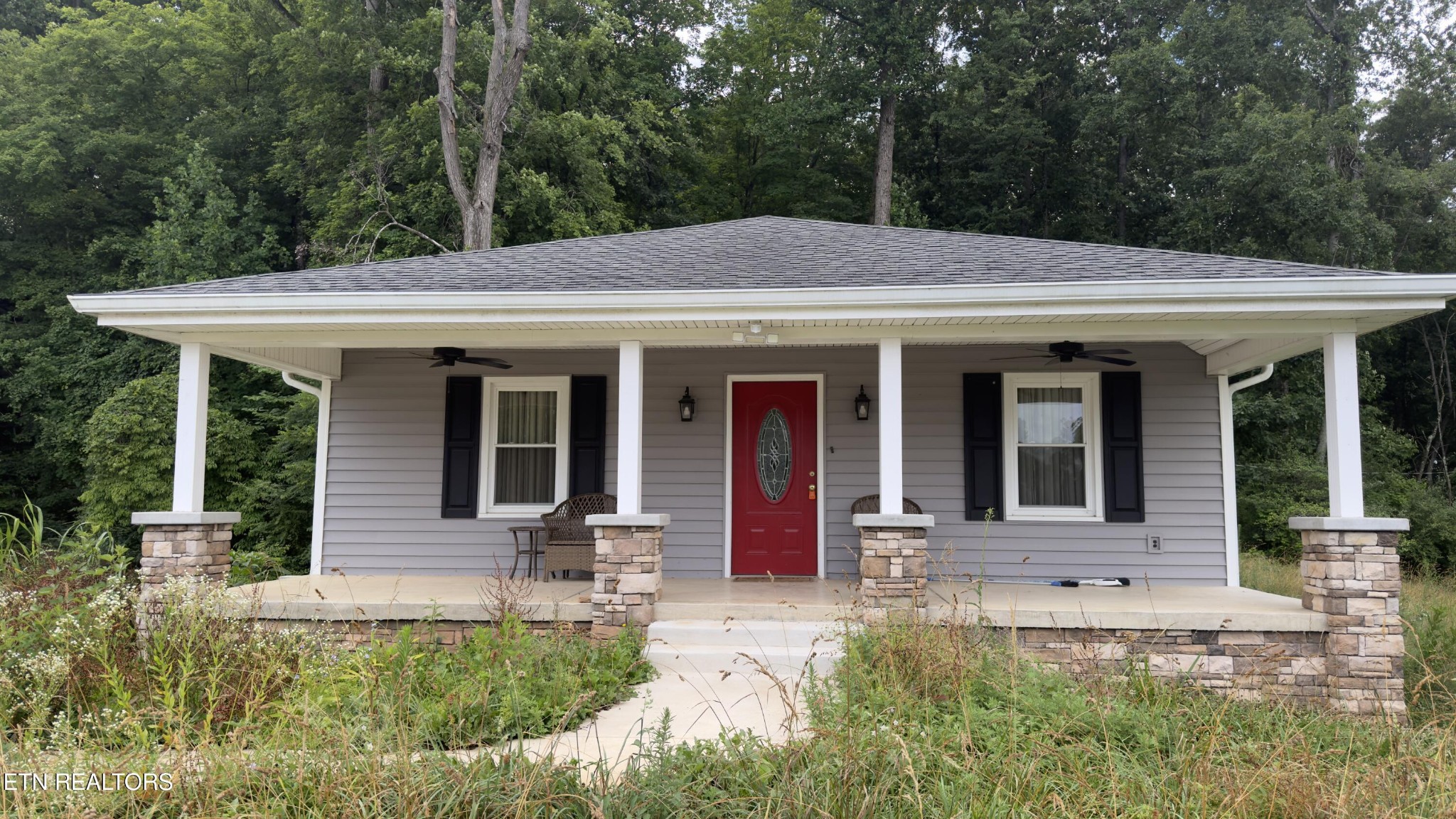 2662 Louisville Road Maryville, TN 37801 - Photo 2 of 60 front view of a house with a yard