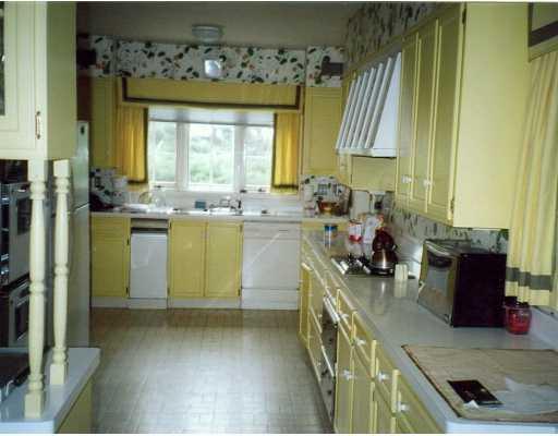 33 Merriman Road Sewickley Heights, PA 15143 - Photo 5 of 8 Kitchen.