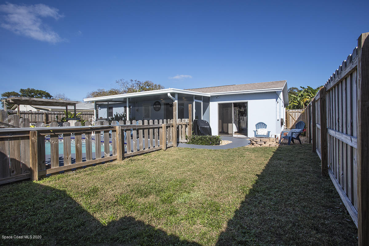 2569 King Richard Road Melbourne, FL 32935 - Photo 18 of 18 Side yard2