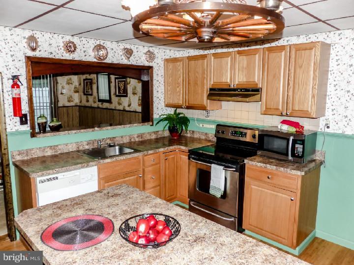 220 Guilford Road Fairless Hills, PA 19030 - Photo 8 of 25 Kitchen