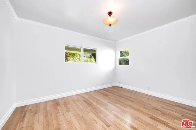 $1,395,000 | 10530 Moorpark Street, Toluca Lake, CA 91602