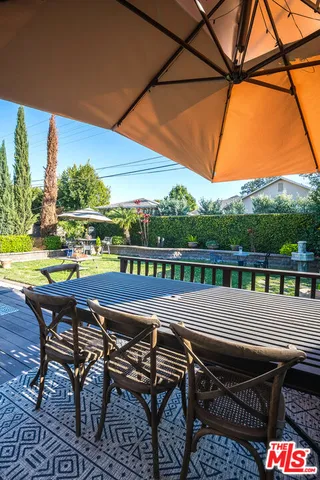 $1,395,000 | 10530 Moorpark Street, Toluca Lake, CA 91602