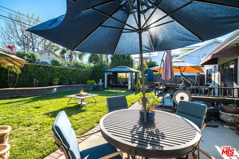 $1,395,000 | 10530 Moorpark Street, Toluca Lake, CA 91602