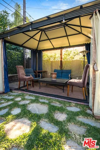 $1,395,000 | 10530 Moorpark Street, Toluca Lake, CA 91602