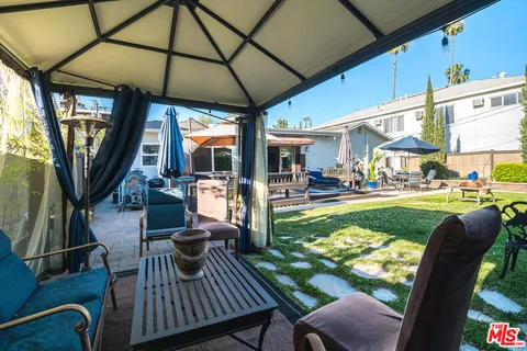 $1,395,000 | 10530 Moorpark Street, Toluca Lake, CA 91602