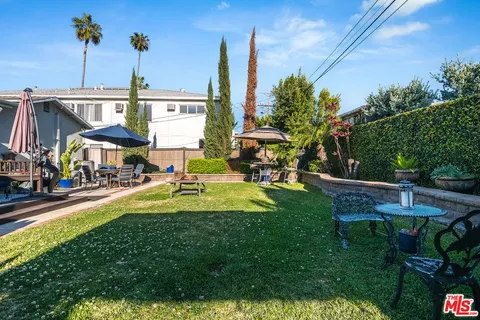 $1,395,000 | 10530 Moorpark Street, Toluca Lake, CA 91602