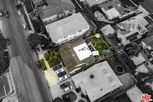 $1,395,000 | 10530 Moorpark Street, Toluca Lake, CA 91602