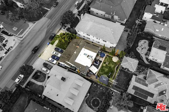 $1,395,000 | 10530 Moorpark Street, Toluca Lake, CA 91602