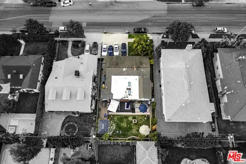 $1,395,000 | 10530 Moorpark Street, Toluca Lake, CA 91602