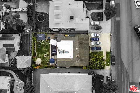 $1,395,000 | 10530 Moorpark Street, Toluca Lake, CA 91602