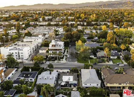 $1,395,000 | 10530 Moorpark Street, Toluca Lake, CA 91602