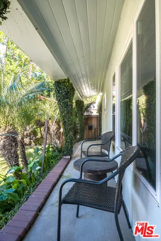 $1,395,000 | 10530 Moorpark Street, Toluca Lake, CA 91602