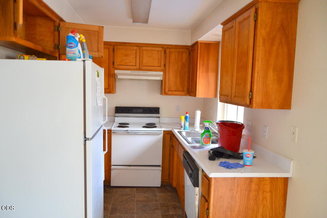 1632 Leonard Road, Unit A & B Grants Pass, OR 97527 - Photo 6 of 19