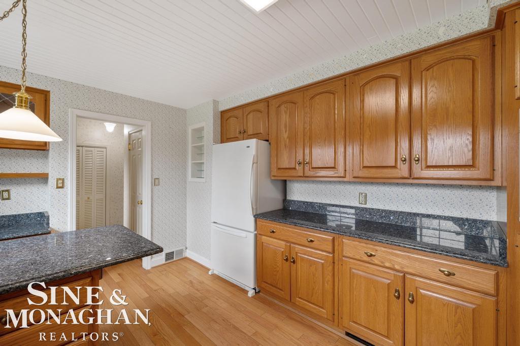 51 Roslyn Road Grosse Pointe, MI 48236 - Photo 16 of 47 50171090-2a0e205c-d0d4-4116-a1eb-265422a72408.JPG